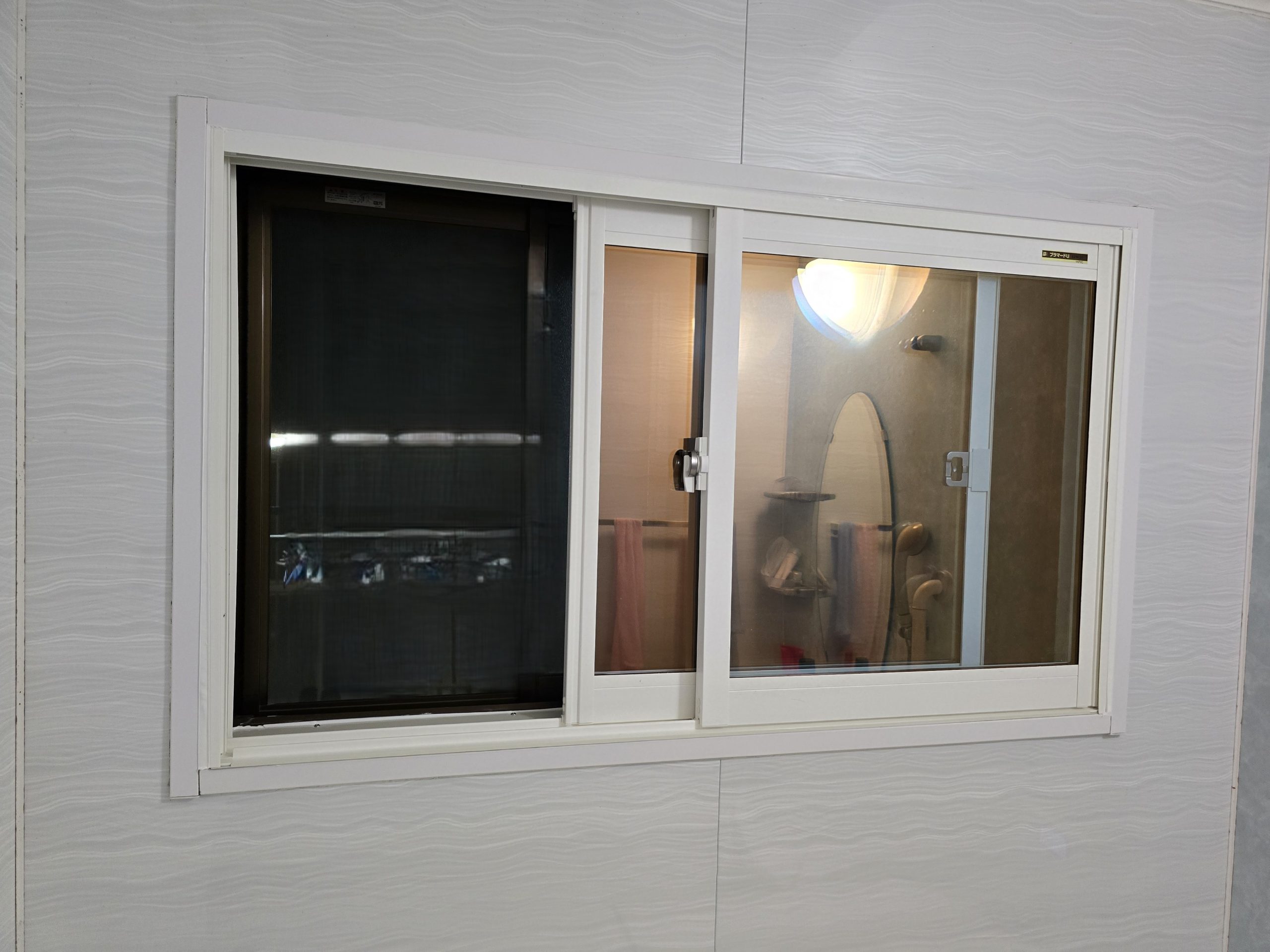 内窓設置後の浴室窓です